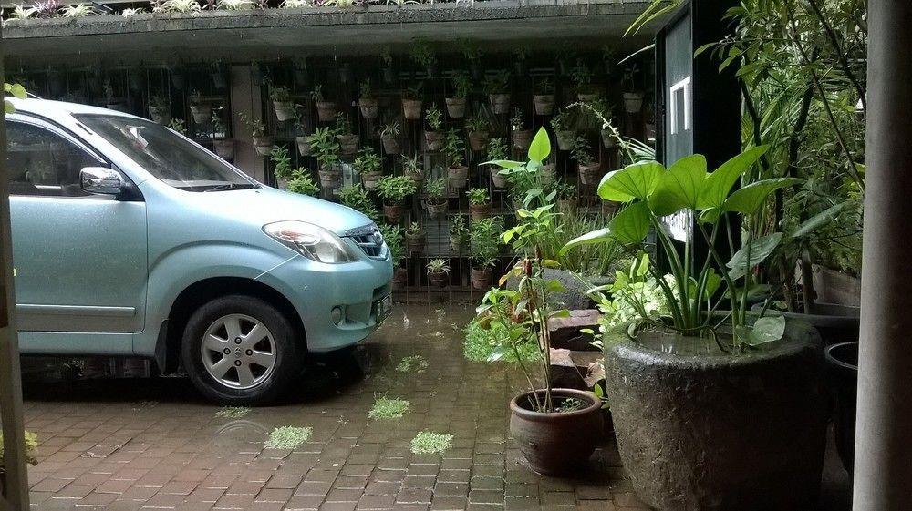 โรงแรมรูมาห์ทูรี่กรีนบูติค Surakarta  ภายนอก รูปภาพ