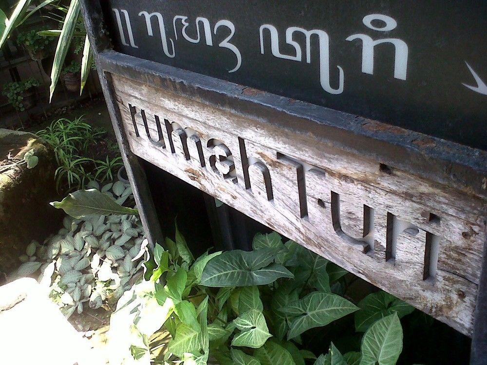 โรงแรมรูมาห์ทูรี่กรีนบูติค Surakarta  ภายนอก รูปภาพ